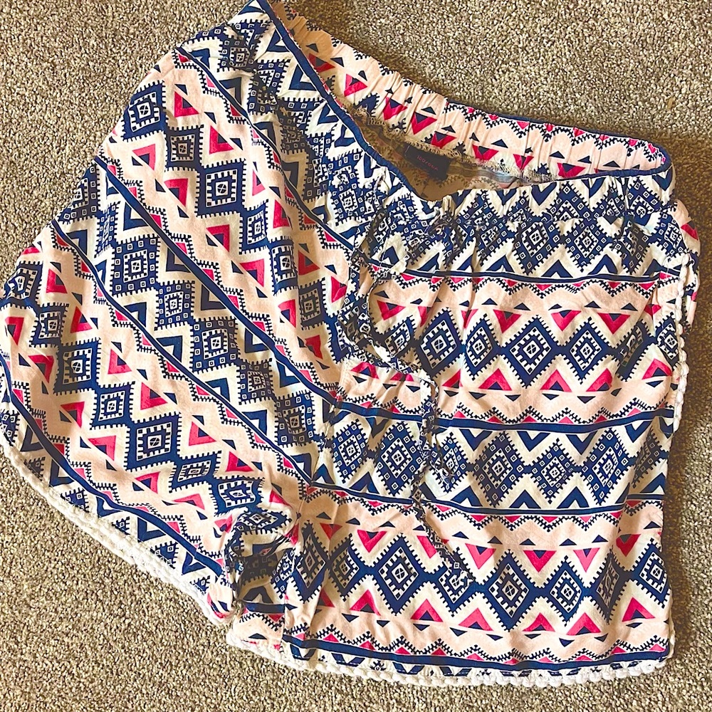 Airy patterned shorts